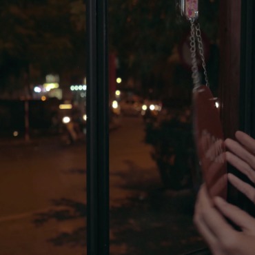 <a class=ContentLinkGreen href=/fr/kits_graphiques_templates_stock-video.html>Stock Vid�o</a></font> femme magasin 132358