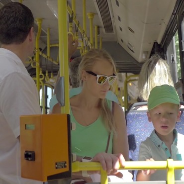 <a class=ContentLinkGreen href=/fr/kits_graphiques_templates_stock-video.html>Stock Vid�o</a></font> femme voyage 133247