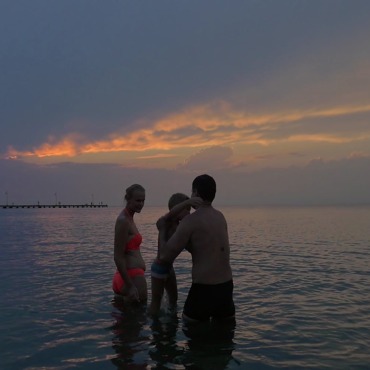 <a class=ContentLinkGreen href=/fr/kits_graphiques_templates_stock-video.html>Stock Vid�o</a></font> femme joyeux 133249