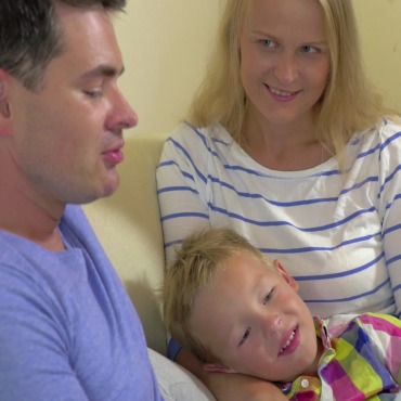 <a class=ContentLinkGreen href=/fr/kits_graphiques_templates_stock-video.html>Stock Vid�o</a></font> femme enfant 133990