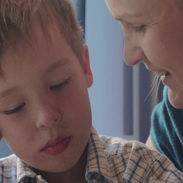 <a class=ContentLinkGreen href=/fr/kits_graphiques_templates_stock-video.html>Stock Vid�o</a></font> jouerful femme 135421