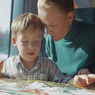 <a class=ContentLinkGreen href=/fr/kits_graphiques_templates_stock-video.html>Stock Vid�o</a></font> livre femme 135425