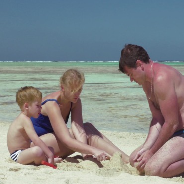 <a class=ContentLinkGreen href=/fr/kits_graphiques_templates_stock-video.html>Stock Vid�o</a></font> femme plage 139633