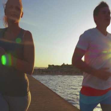 <a class=ContentLinkGreen href=/fr/kits_graphiques_templates_stock-video.html>Stock Vid�o</a></font> femme joyeux 139634