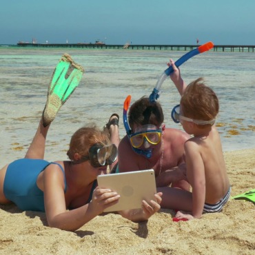 <a class=ContentLinkGreen href=/fr/kits_graphiques_templates_stock-video.html>Stock Vid�o</a></font> femme plage 139641