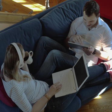 <a class=ContentLinkGreen href=/fr/kits_graphiques_templates_stock-video.html>Stock Vid�o</a></font> femme joyeux 140486