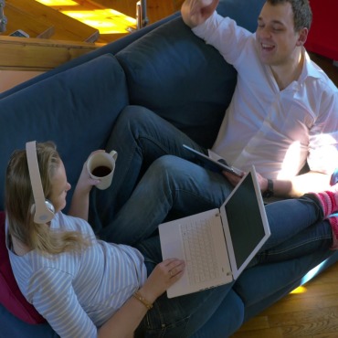 <a class=ContentLinkGreen href=/fr/kits_graphiques_templates_stock-video.html>Stock Vid�o</a></font> femme joyeux 140487