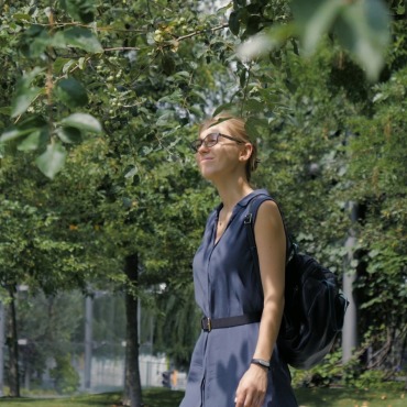 <a class=ContentLinkGreen href=/fr/kits_graphiques_templates_stock-video.html>Stock Vid�o</a></font> fille lunettes 161876