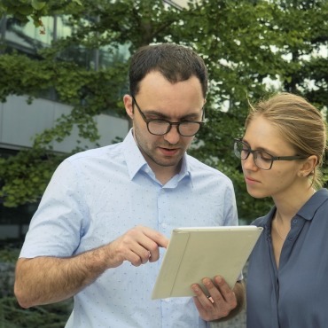 <a class=ContentLinkGreen href=/fr/kits_graphiques_templates_stock-video.html>Stock Vid�o</a></font> businesshomme businesswohomme 164356