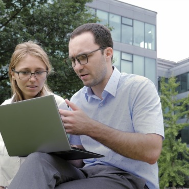 <a class=ContentLinkGreen href=/fr/kits_graphiques_templates_stock-video.html>Stock Vid�o</a></font> caucasian communication 164373