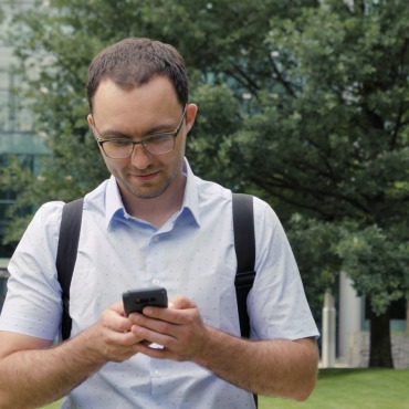 <a class=ContentLinkGreen href=/fr/kits_graphiques_templates_stock-video.html>Stock Vid�o</a></font> jeune adulte 164424