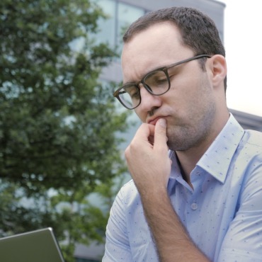 <a class=ContentLinkGreen href=/fr/kits_graphiques_templates_stock-video.html>Stock Vid�o</a></font> homme technologie 165356