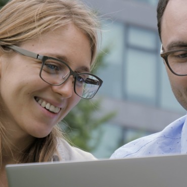 <a class=ContentLinkGreen href=/fr/kits_graphiques_templates_stock-video.html>Stock Vid�o</a></font> personnes femme 165850