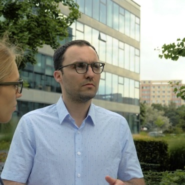 <a class=ContentLinkGreen href=/fr/kits_graphiques_templates_stock-video.html>Stock Vid�o</a></font> femme debout 167279