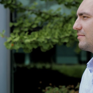 <a class=ContentLinkGreen href=/fr/kits_graphiques_templates_stock-video.html>Stock Vid�o</a></font> homme jeune 170039