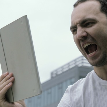 <a class=ContentLinkGreen href=/fr/kits_graphiques_templates_stock-video.html>Stock Vid�o</a></font> homme angry 170113