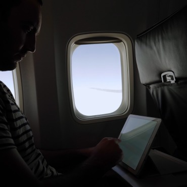 <a class=ContentLinkGreen href=/fr/kits_graphiques_templates_stock-video.html>Stock Vid�o</a></font> homme passager 170139