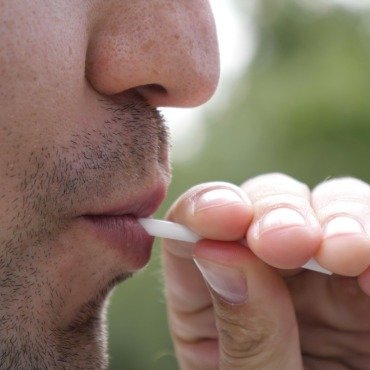 <a class=ContentLinkGreen href=/fr/kits_graphiques_templates_stock-video.html>Stock Vid�o</a></font> homme manger 171157