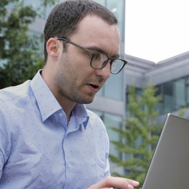 <a class=ContentLinkGreen href=/fr/kits_graphiques_templates_stock-video.html>Stock Vid�o</a></font> homme parc 171167