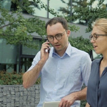 <a class=ContentLinkGreen href=/fr/kits_graphiques_templates_stock-video.html>Stock Vid�o</a></font> smartt�l�phone femme 171673