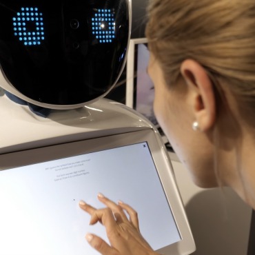 <a class=ContentLinkGreen href=/fr/kits_graphiques_templates_stock-video.html>Stock Vid�o</a></font> robot ordinateur 174512