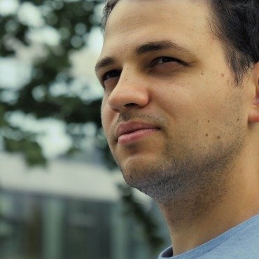 <a class=ContentLinkGreen href=/fr/kits_graphiques_templates_stock-video.html>Stock Vid�o</a></font> jeune portrait 174781