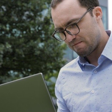 <a class=ContentLinkGreen href=/fr/kits_graphiques_templates_stock-video.html>Stock Vid�o</a></font> homme bad 174787