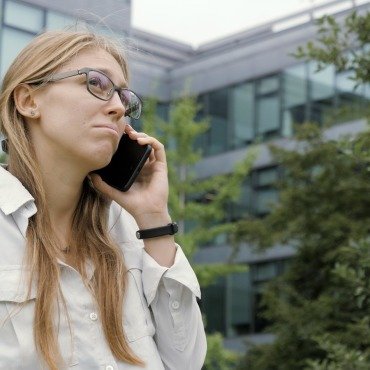 <a class=ContentLinkGreen href=/fr/kits_graphiques_templates_stock-video.html>Stock Vid�o</a></font> t�l�phone businesswoman 174806