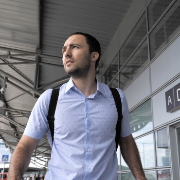 <a class=ContentLinkGreen href=/fr/kits_graphiques_templates_stock-video.html>Stock Vid�o</a></font> homme d�part 175038