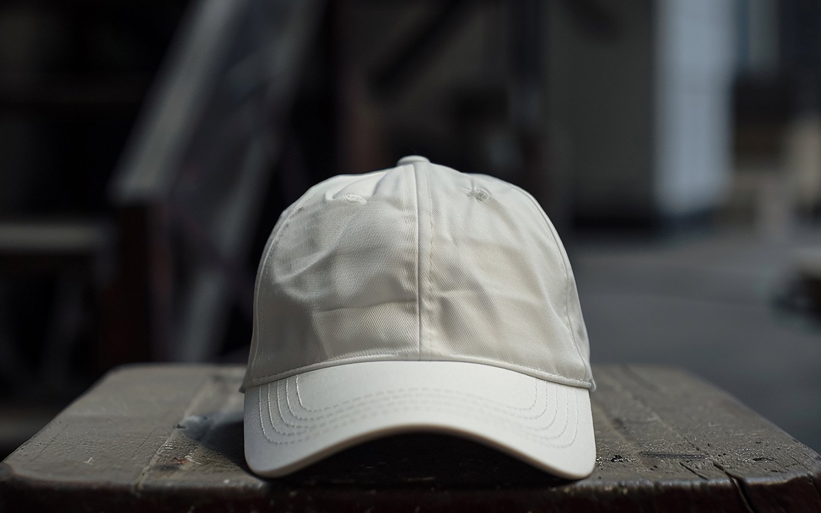 White cap on the table_blank cap on table